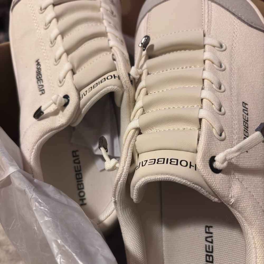 Women’s HOBIBEAR tennis shoes. Ivory and Gray